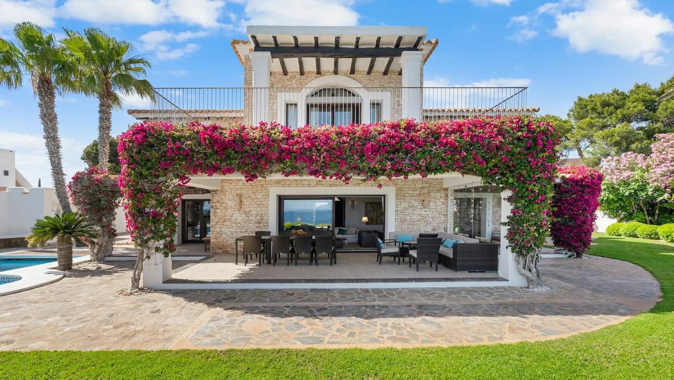 Luxury villa with bougainvillea and pool in Ibiza — villa rental service